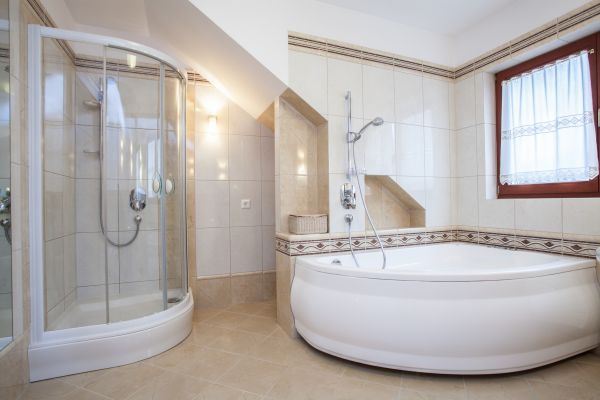 Cost of Oversized Bathtub Installation in Midlothian